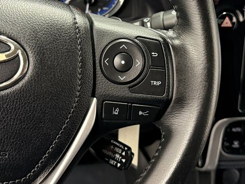 Used 2018 Toyota Corolla SE image 17