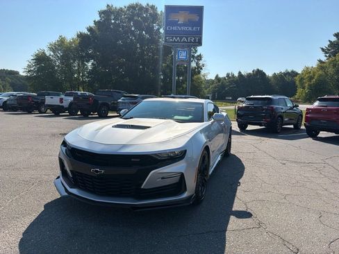 Used 2019 Chevrolet Camaro SS RWD image 1
