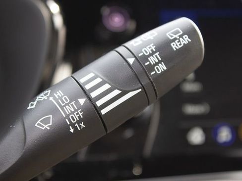 Used 2022 Buick Envision Avenir w/ Safety Package image 27