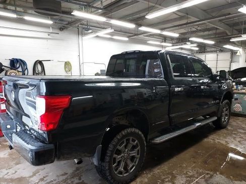 Used 2018 Nissan Titan SV w/ SV Convenience Package image 6