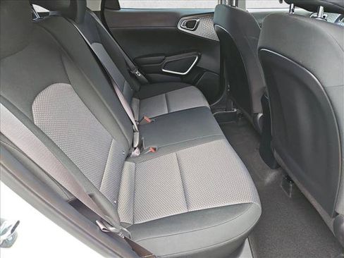 Used 2025 Kia Soul LX FWD image 18