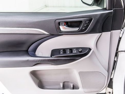 Used 2017 Toyota Highlander Limited FWD image 26