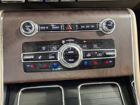 Used 2023 Lincoln Aviator Reserve w/ Equipment Group 201A AWD/4WD image 17