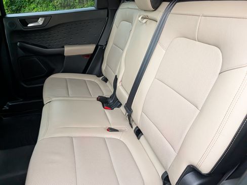 Used 2020 Ford Escape Titanium AWD/4WD image 22