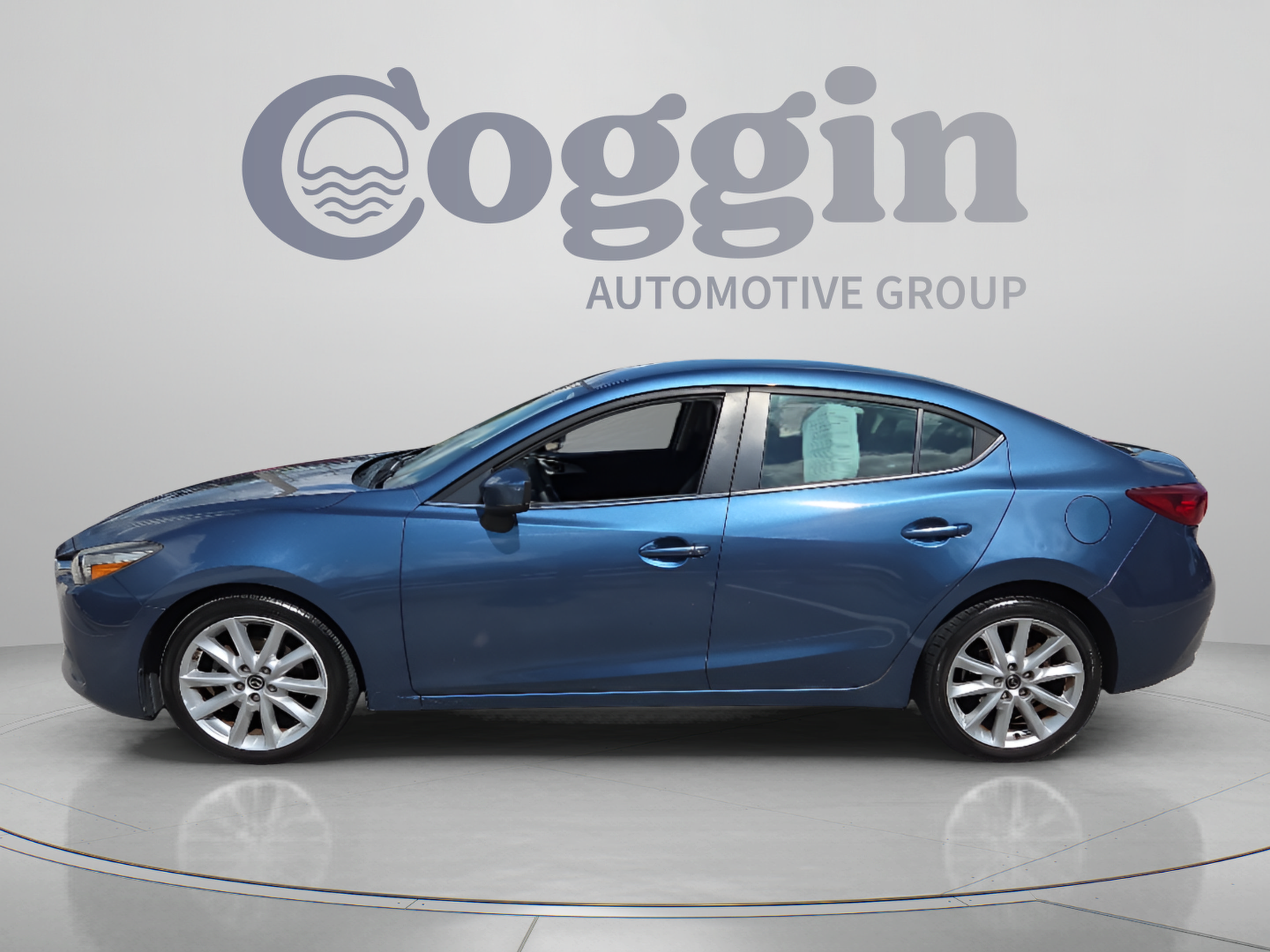 Used 2017 MAZDA MAZDA3 Touring FWD image 2