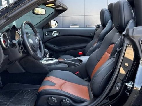Used 2019 Nissan 370Z Touring RWD image 7