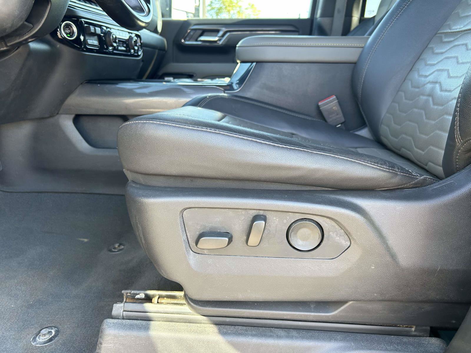 Used 2024 Chevrolet Silverado 2500 ZR2 w/ Technology Package AWD/4WD image 19