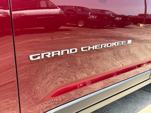 Used 2024 Jeep Grand Cherokee Laredo X w/ Luxury Tech Group I RWD image 14
