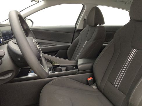 Used 2025 Hyundai Elantra Hybrid FWD image 17