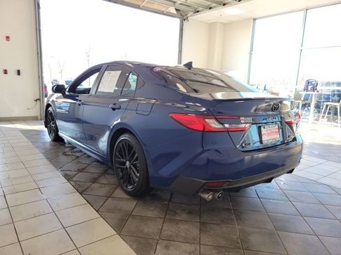 Used 2025 Toyota Camry SE image 7