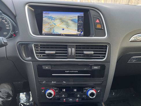 Used 2017 Audi Q5 2.0T Premium Plus w/ Technology Package image 9