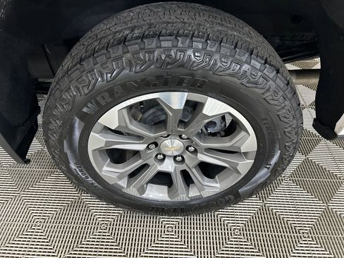 Used 2023 Chevrolet Silverado 1500 High Country w/ Technology Package image 11