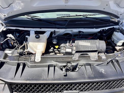 Used 2013 Chevrolet Express 2500 RWD image 17