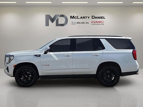 Used 2022 GMC Yukon AT4 w/ Technology Package AWD/4WD image 3