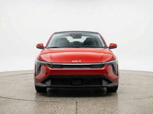 Used 2025 Kia K4 LXS image 2