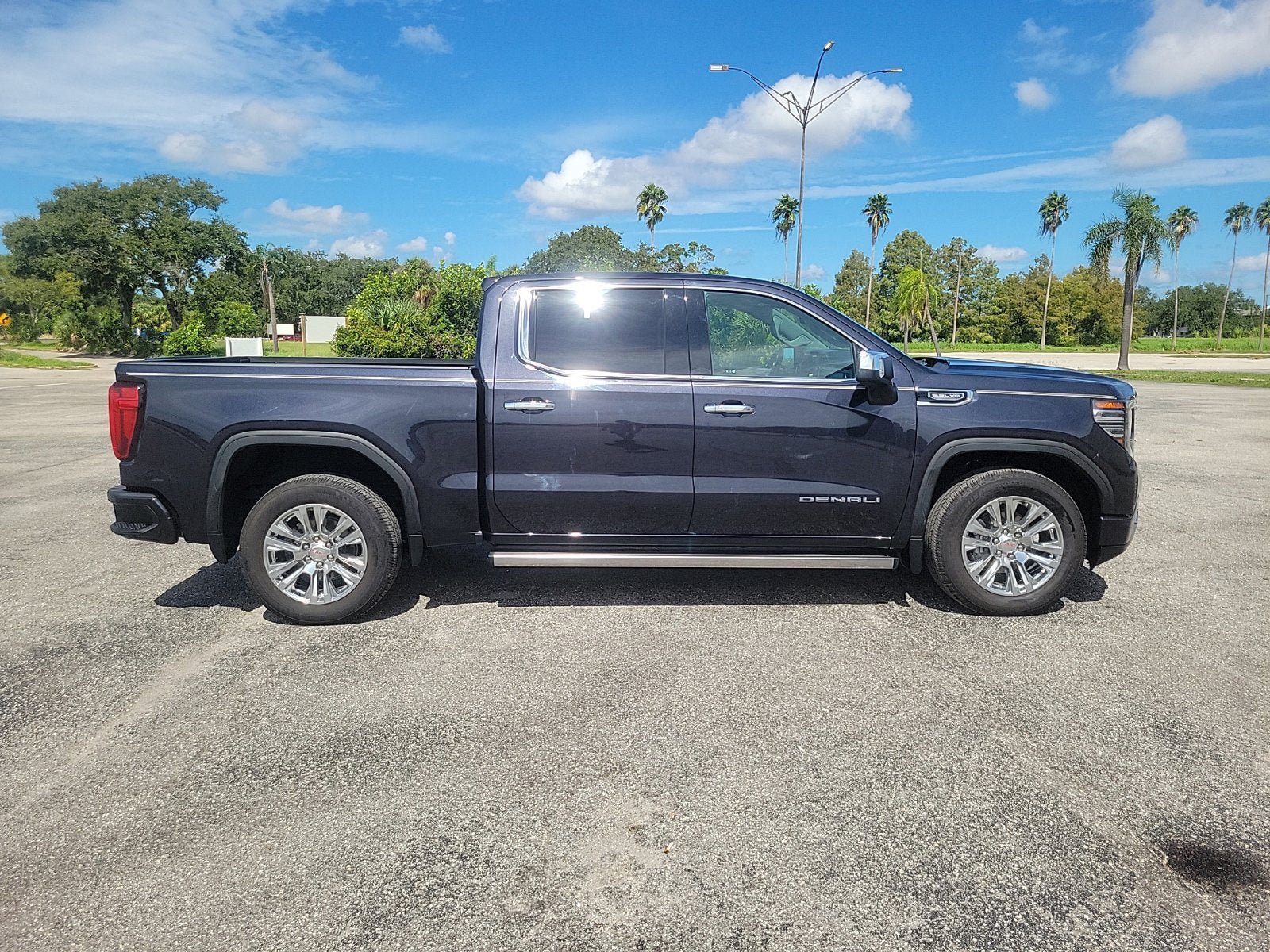 Used 2023 GMC Sierra 1500 Denali w/ Technology Package RWD image 5