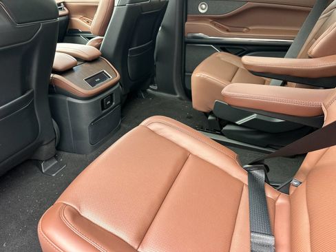 New 2026 Lincoln Navigator L Reserve AWD/4WD image 11