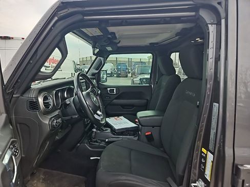 Used 2022 Jeep Wrangler Unlimited Sahara w/ Cold Weather Group image 15