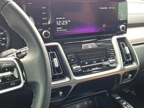 Used 2023 Kia Sorento S image 24