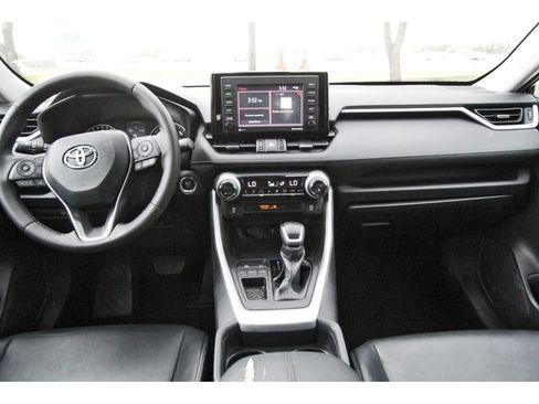 Used 2021 Toyota RAV4 XLE Premium FWD image 9