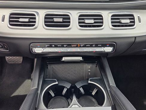 Used 2025 Mercedes-Benz GLS 450 4MATIC image 21