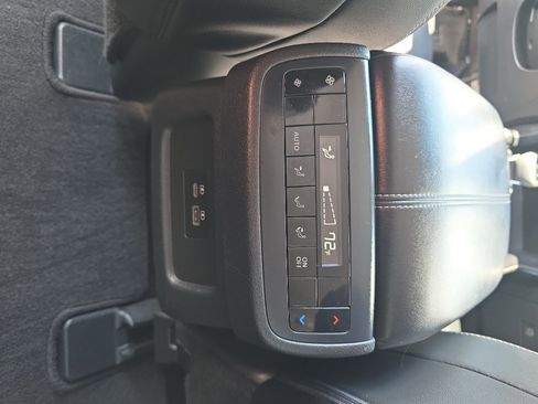 Used 2023 Nissan Pathfinder SL w/ Lighting Package (N92) FWD image 15