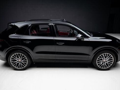 Used 2023 Porsche Cayenne S image 34
