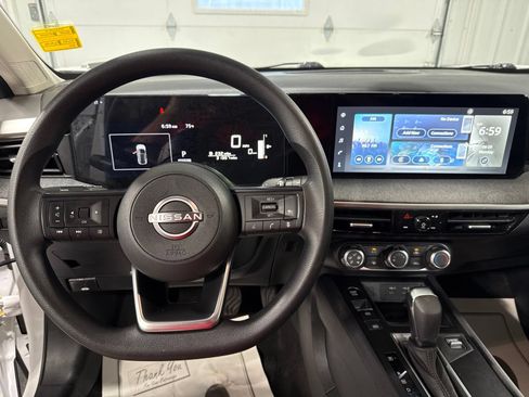 Used 2025 Nissan Kicks SV FWD image 27