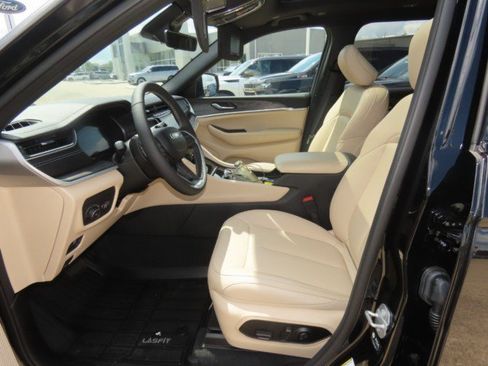 Used 2025 Jeep Grand Cherokee L Limited RWD image 24