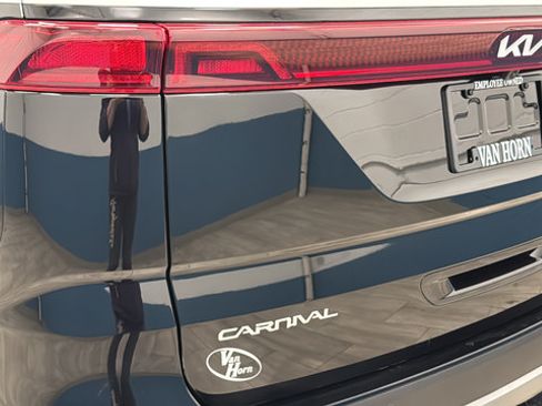 Used 2024 Kia Carnival LX FWD image 38