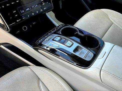 Used 2024 Hyundai Tucson Limited image 17