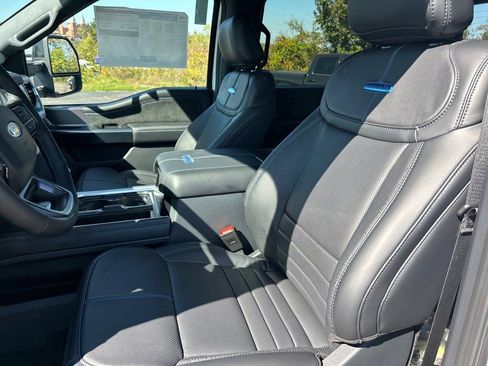 New 2026 Ford F250 Platinum w/ FX4 Off-Road Package image 4