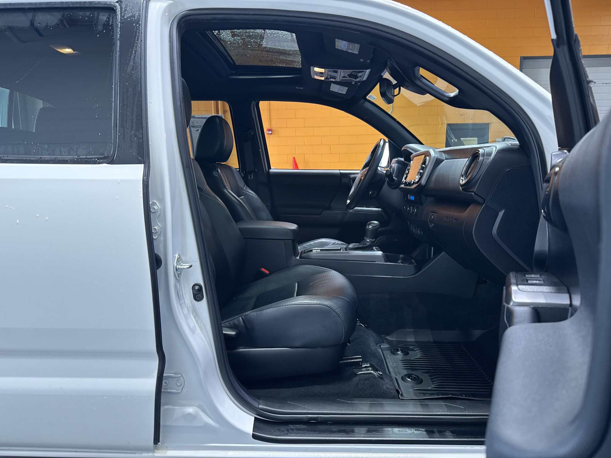 Used 2021 Toyota Tacoma TRD Off-Road w/ TRD Premium Off Road Package AWD/4WD image 15