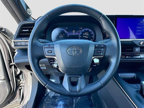 Used 2023 Toyota Crown Limited image 11