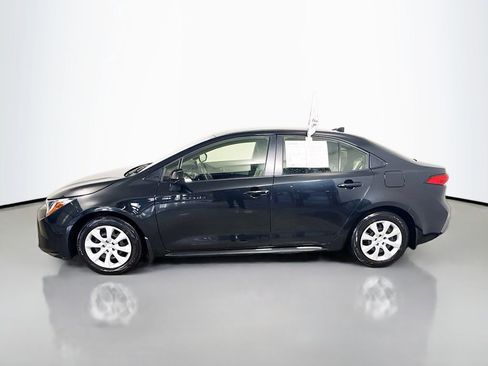 Certified 2022 Toyota Corolla LE image 4