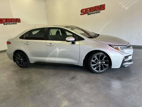 Used 2025 Toyota Corolla SE FWD image 2