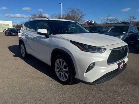 Used 2023 Toyota Highlander Limited image 11