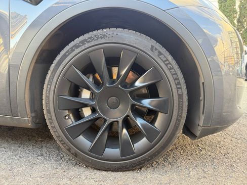 Used 2021 Tesla Model Y Long Range image 39