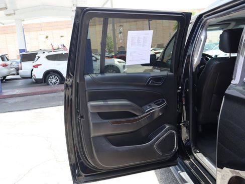 Used 2019 Chevrolet Suburban LT AWD/4WD image 15