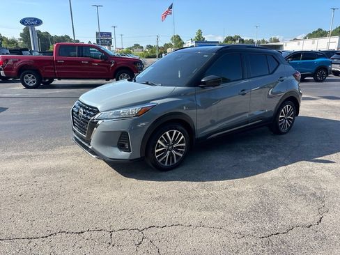 Used 2021 Nissan Kicks SR w/ SR Premium Package FWD image 7