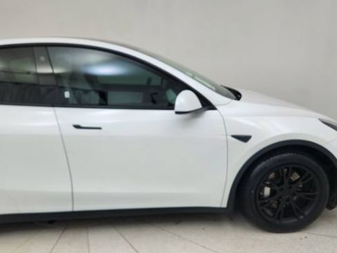 Used 2021 Tesla Model Y Long Range image 8
