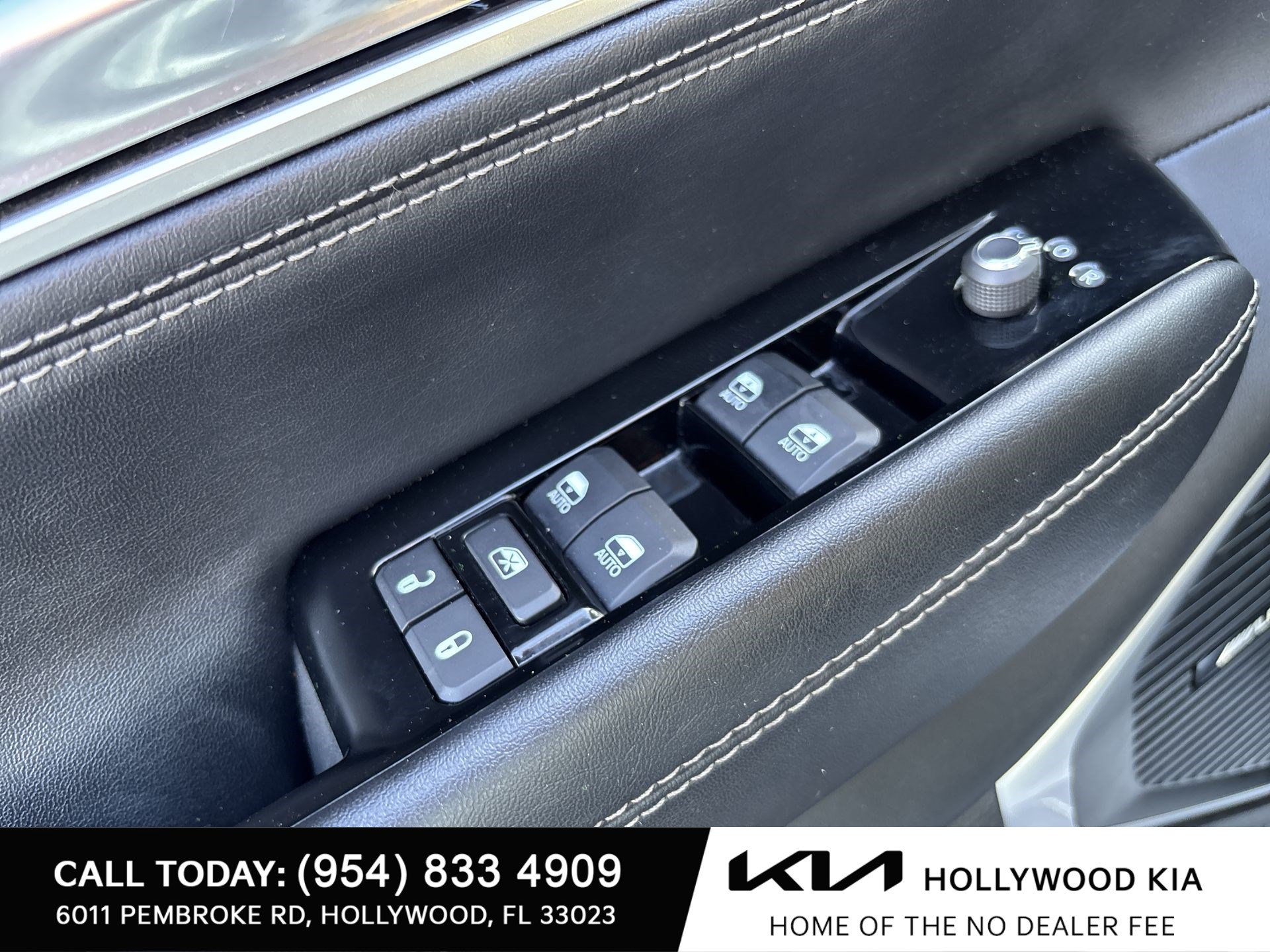 Used 2024 Jeep Wagoneer L Series III w/ Flexible Seating Group AWD/4WD image 15