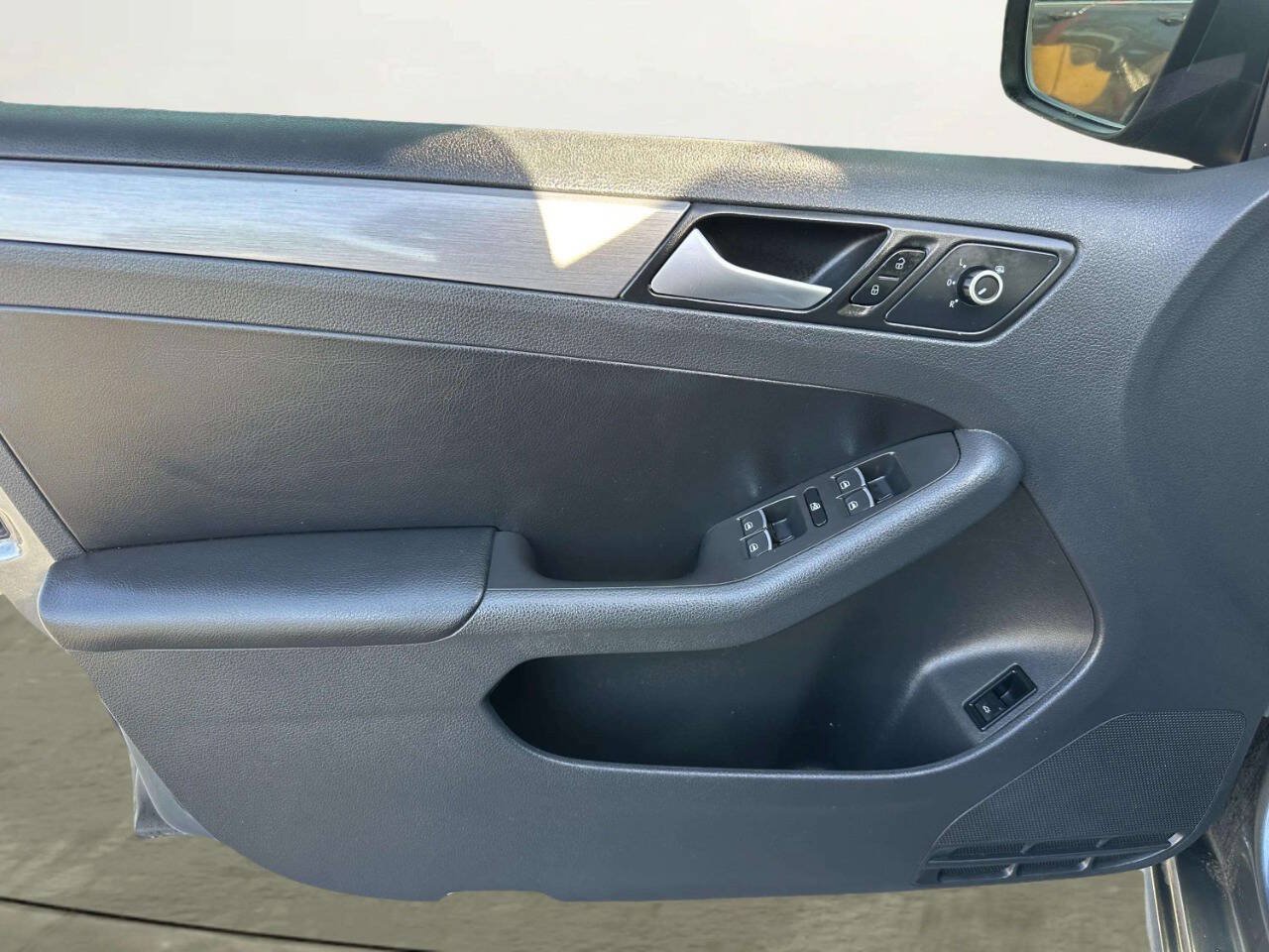 Used 2014 Volkswagen Jetta SEL FWD image 28