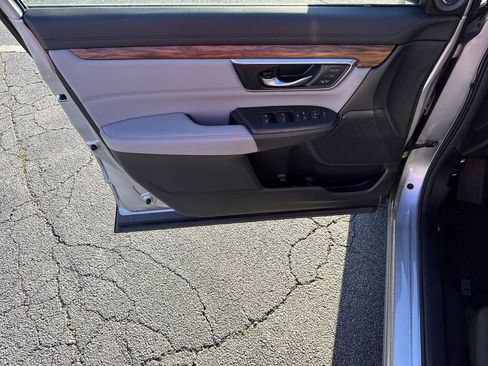 Used 2022 Honda CR-V Touring image 9