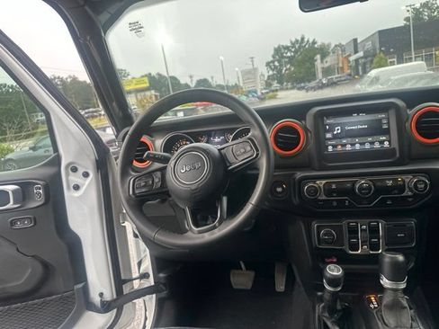Used 2023 Jeep Gladiator Sport AWD/4WD image 17
