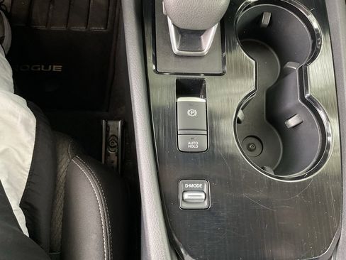 Used 2025 Nissan Rogue SV FWD image 21
