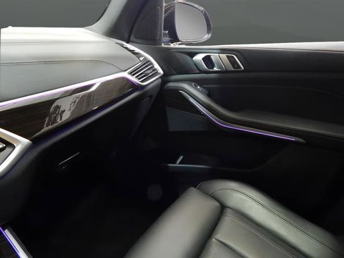 Used 2021 BMW X5 xDrive40i w/ M Sport Package image 21