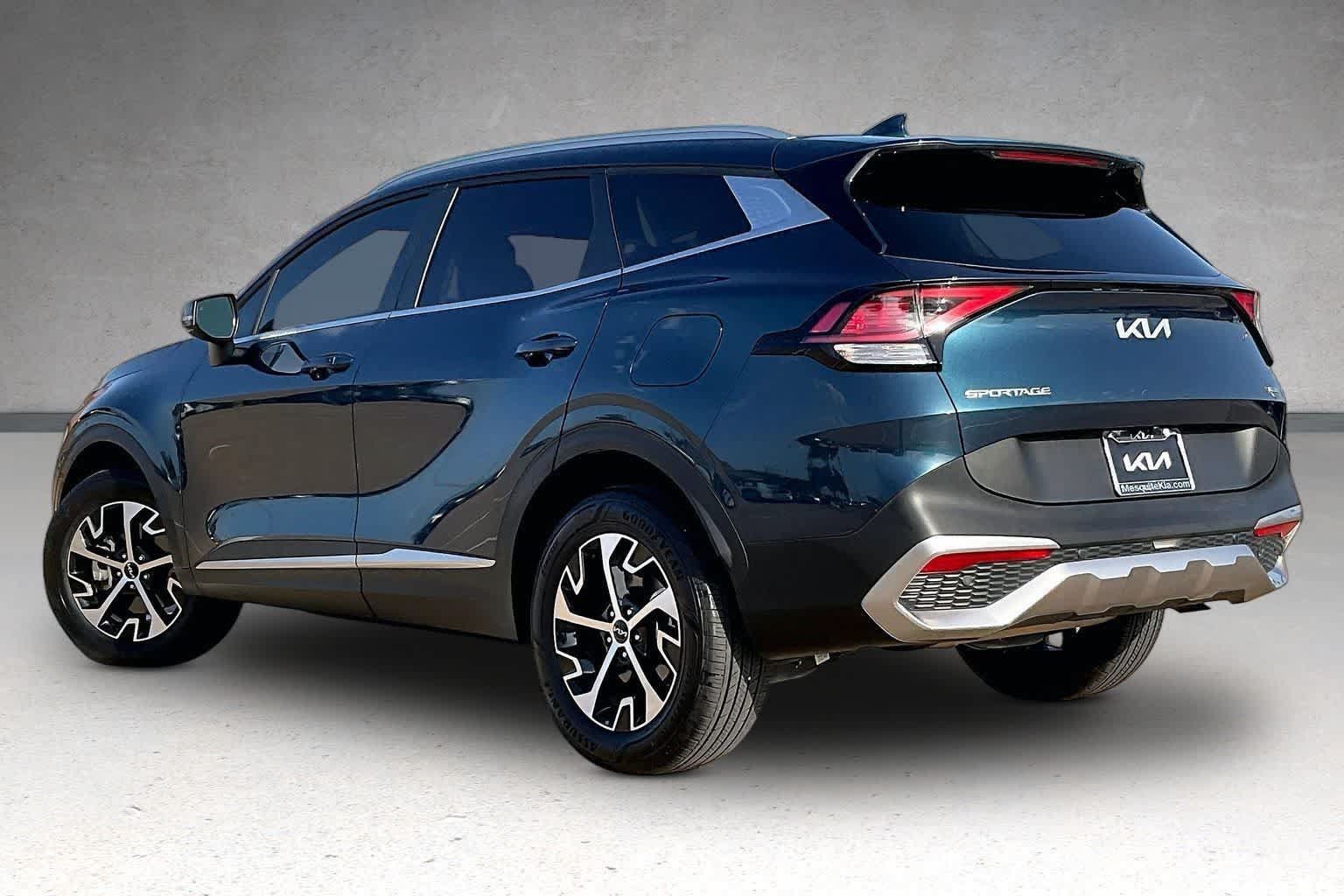 Certified 2025 Kia Sportage EX AWD/4WD image 4