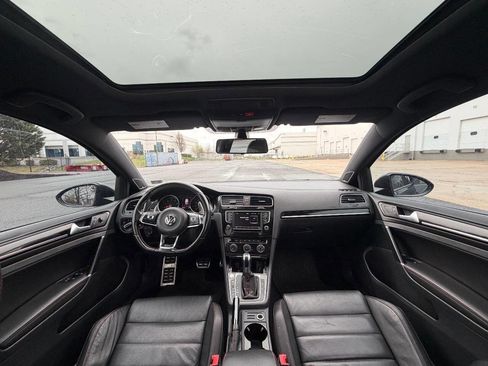 Used 2017 Volkswagen GTI SE FWD image 10