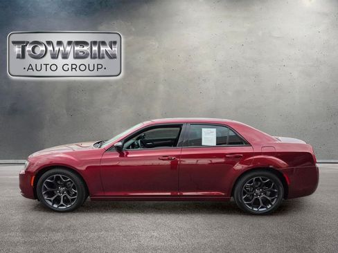 Used 2019 Chrysler 300 Touring w/ Sport Appearance Package RWD image 7